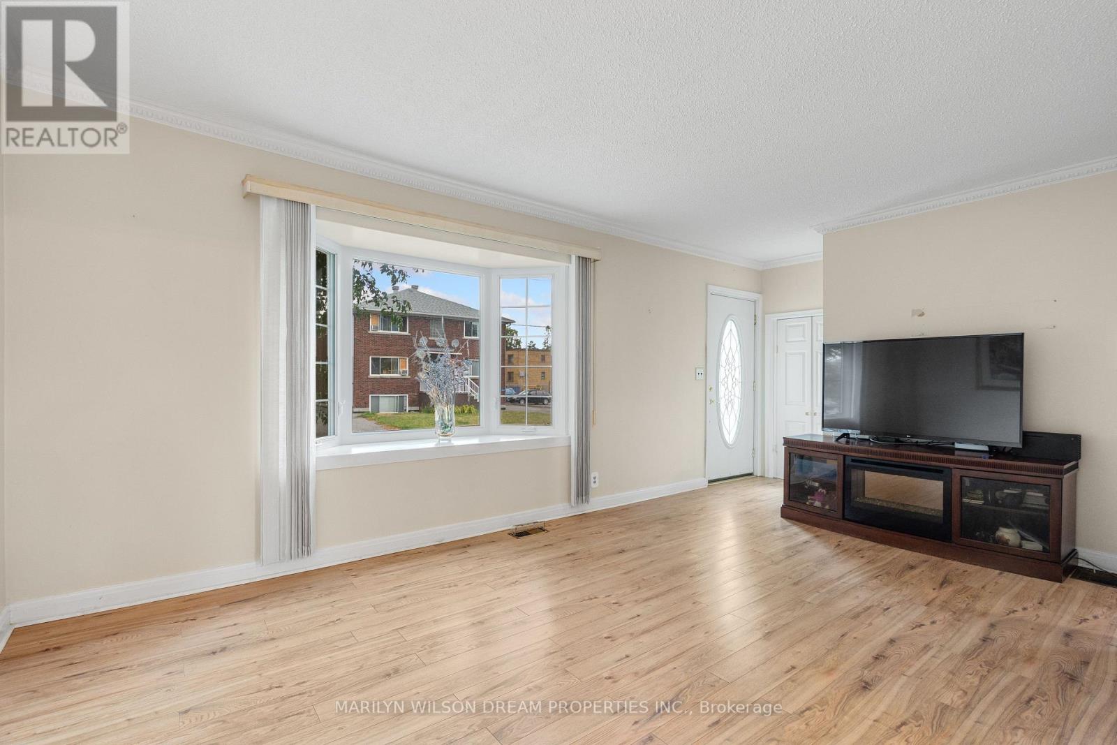 Photo 6 of 1252 Dorchester Avenue, Ottawa ON