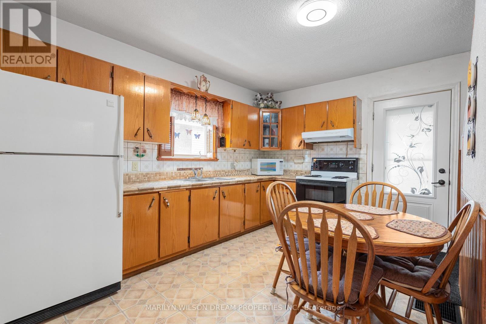 Photo 8 of 1252 Dorchester Avenue, Ottawa ON