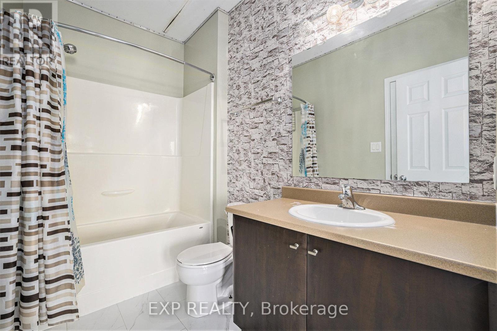 Photo 13 of 13 250 Shanly Private, Ottawa ON