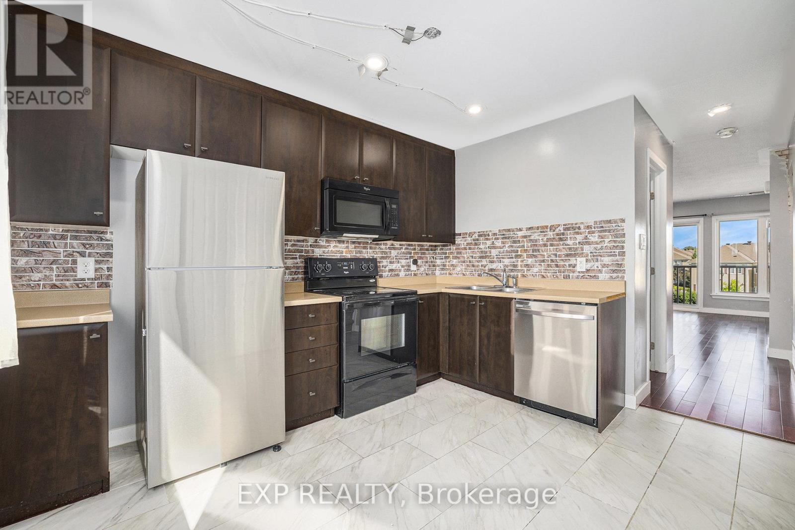 Photo 6 of 13 250 Shanly Private, Ottawa ON