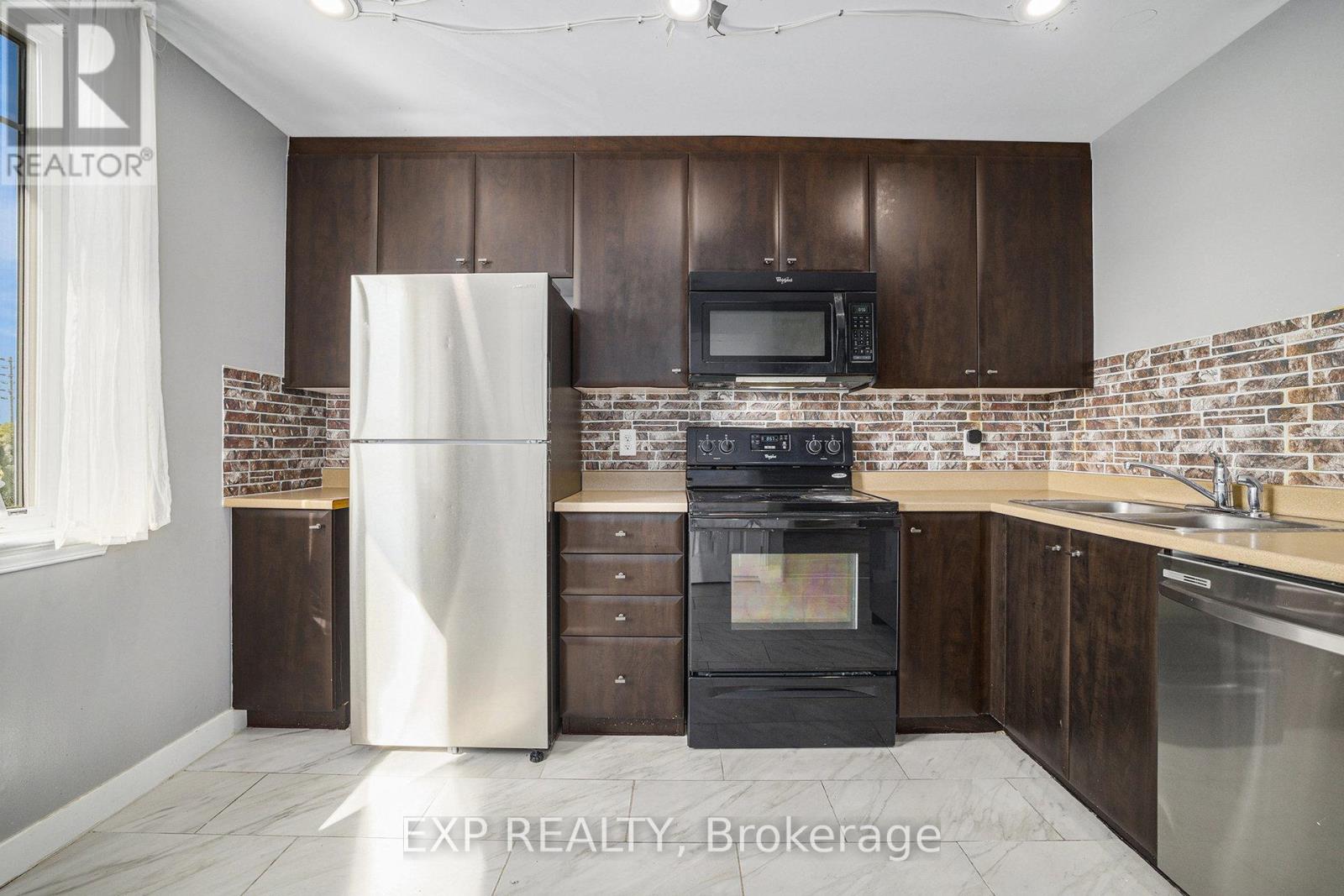 Photo 7 of 13 250 Shanly Private, Ottawa ON