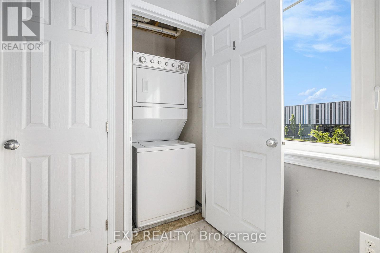 Photo 9 of 13 250 Shanly Private, Ottawa ON
