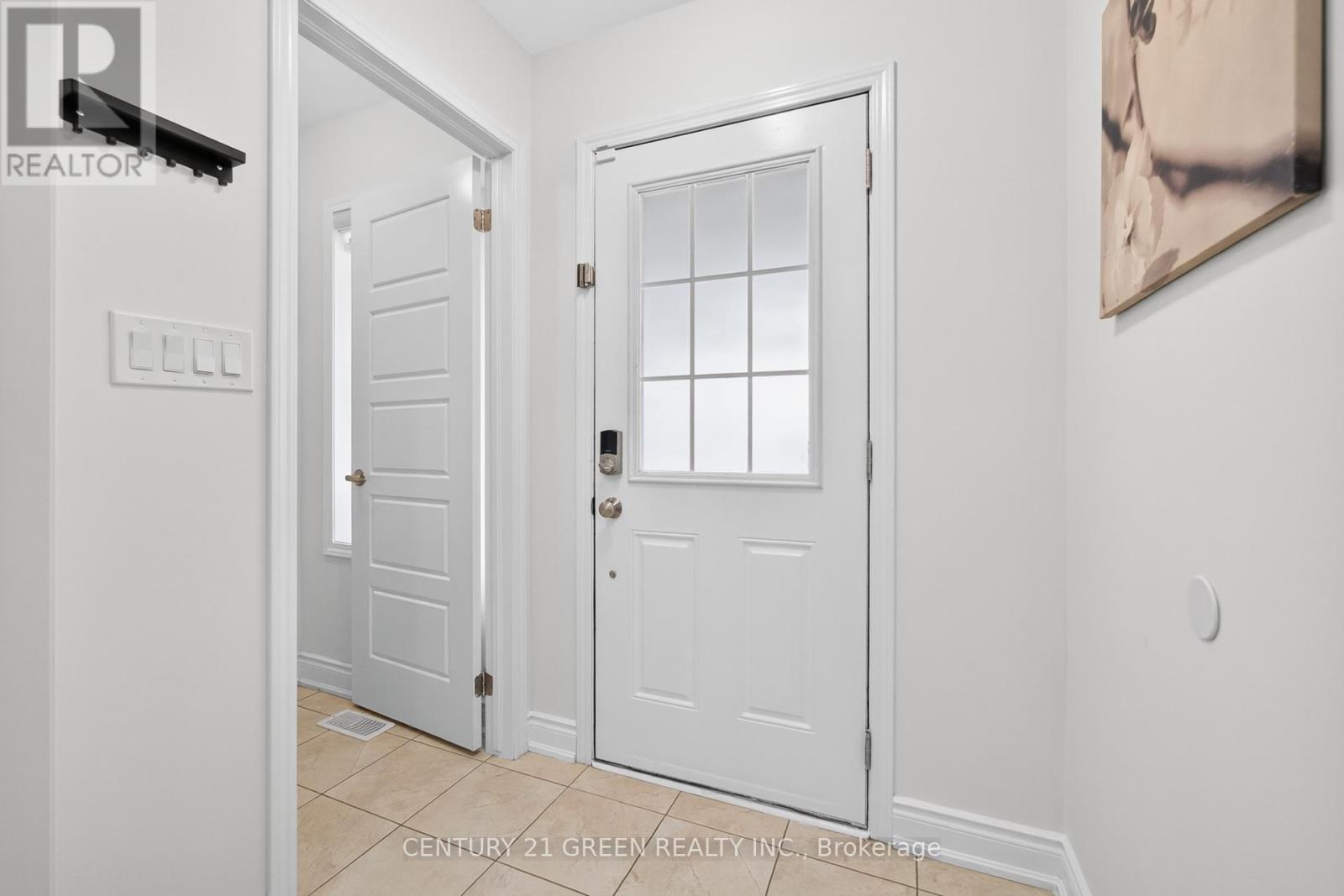 Photo 4 of 118 Bond Head Court, Milton ON