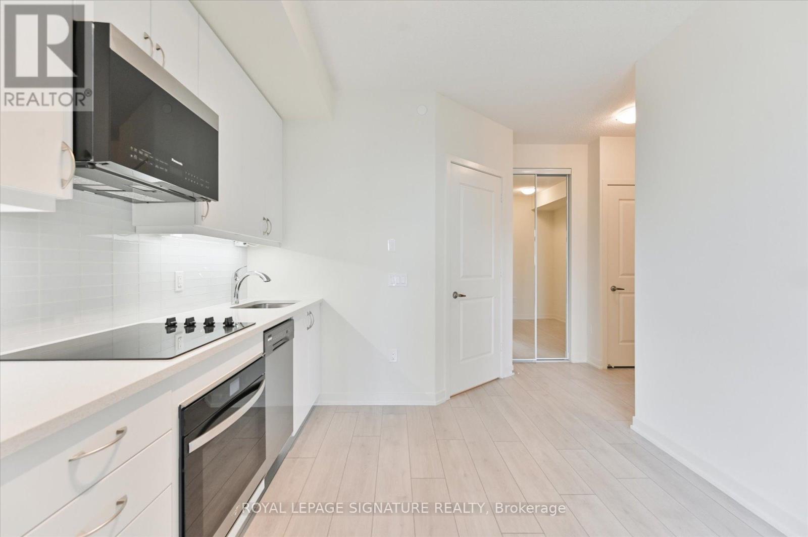 Photo 13 of 3306 38 Annie Craig Drive, Toronto ON