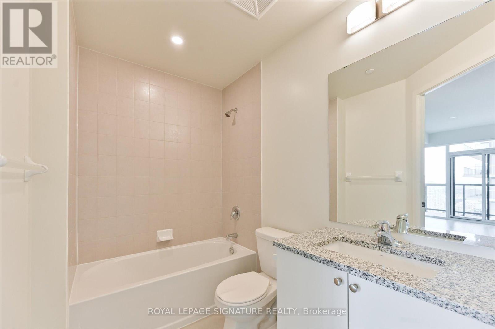 Photo 14 of 3306 38 Annie Craig Drive, Toronto ON