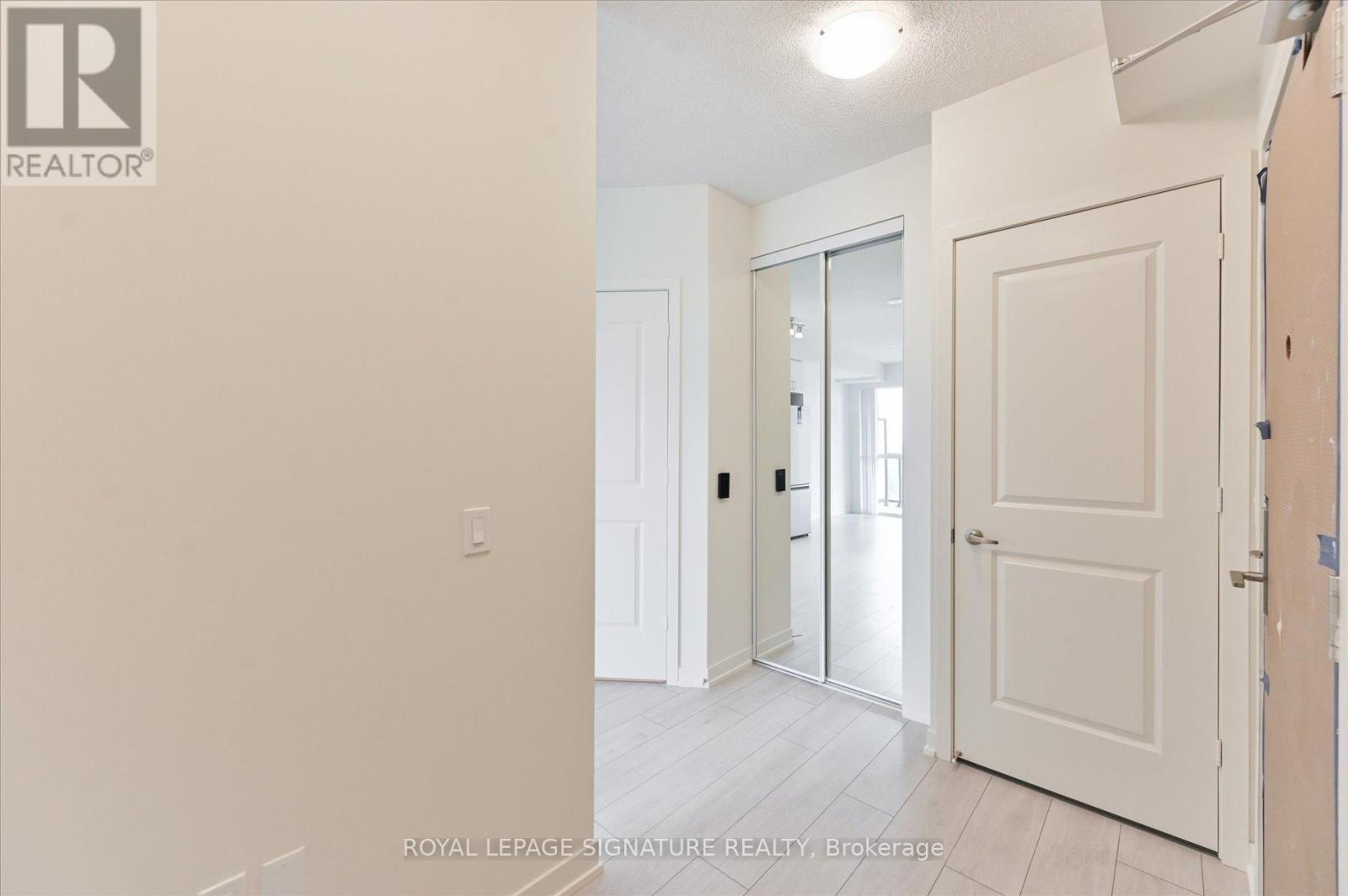 Photo 15 of 3306 38 Annie Craig Drive, Toronto ON