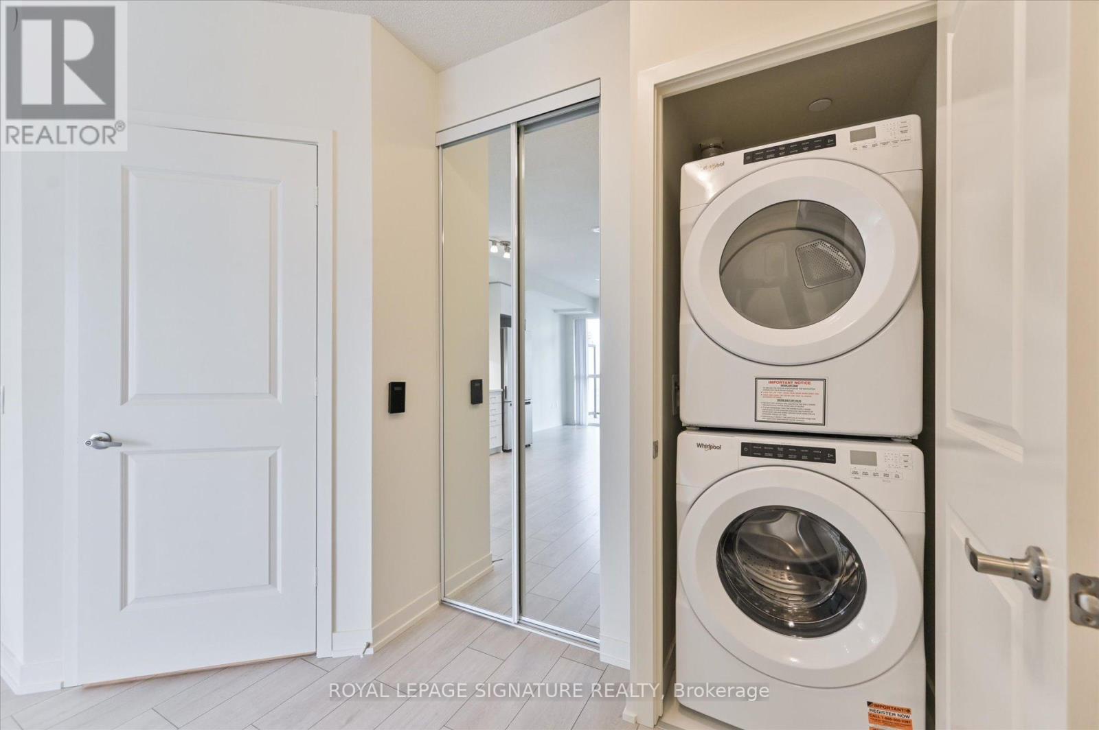 Photo 17 of 3306 38 Annie Craig Drive, Toronto ON