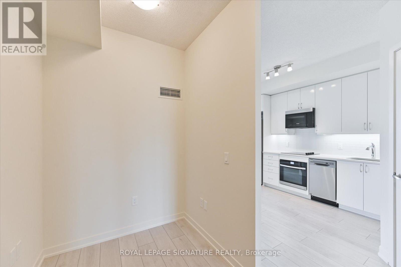 Photo 18 of 3306 38 Annie Craig Drive, Toronto ON
