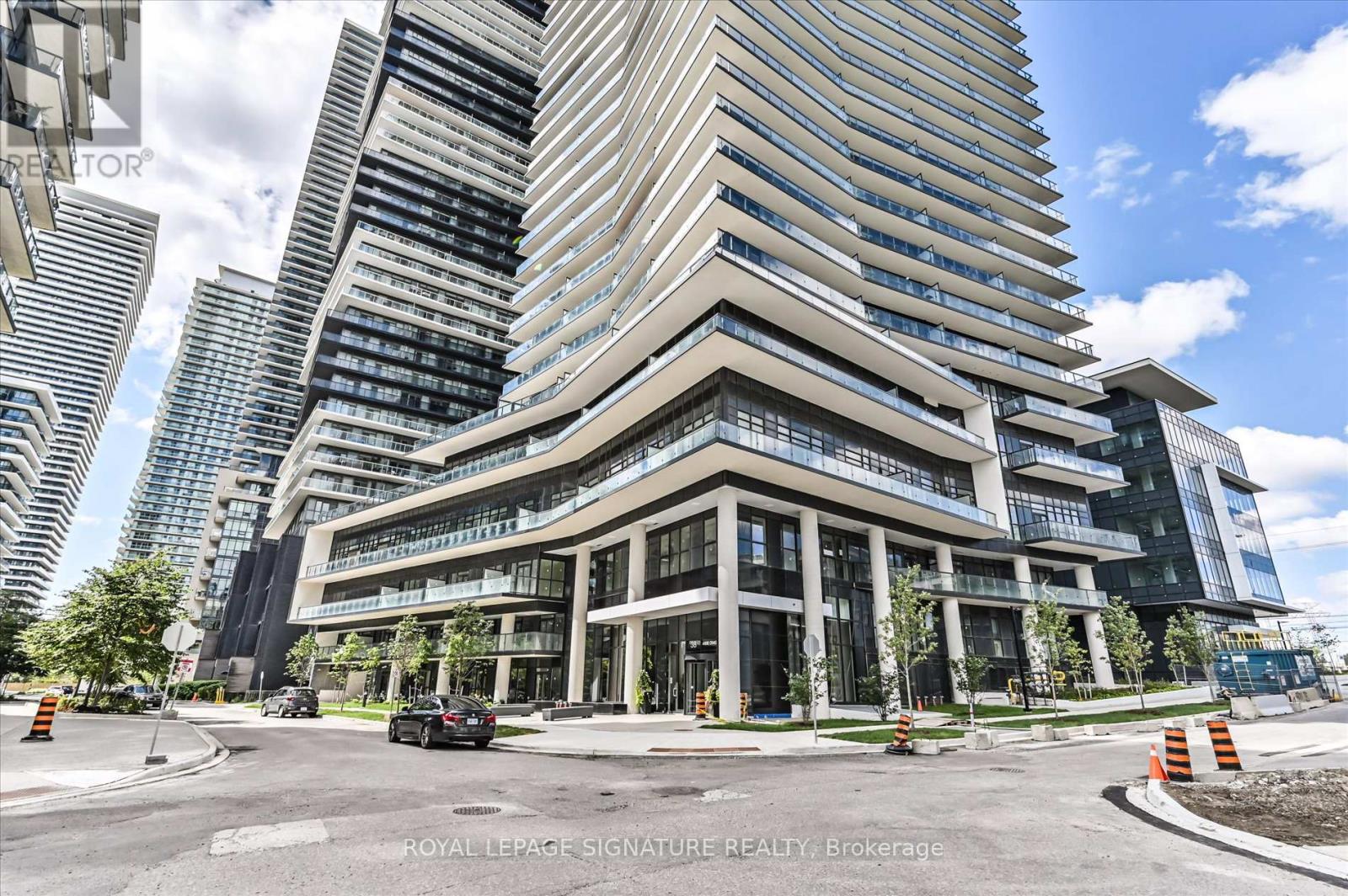 Photo 2 of 3306 38 Annie Craig Drive, Toronto ON