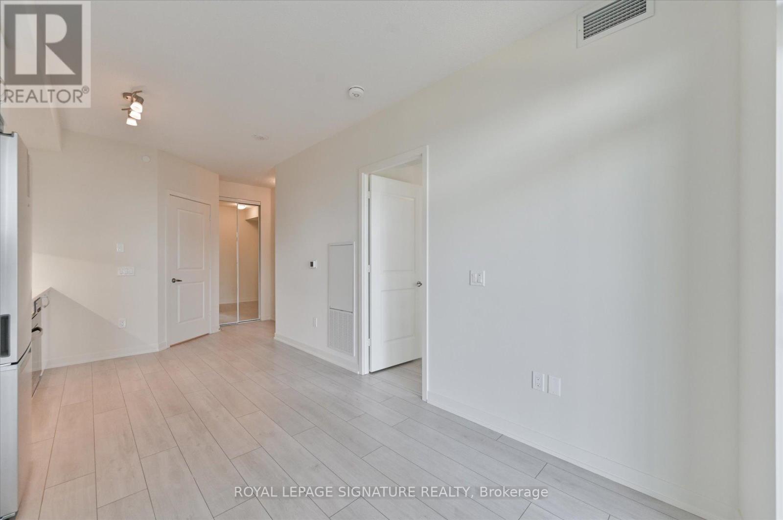 Photo 23 of 3306 38 Annie Craig Drive, Toronto ON