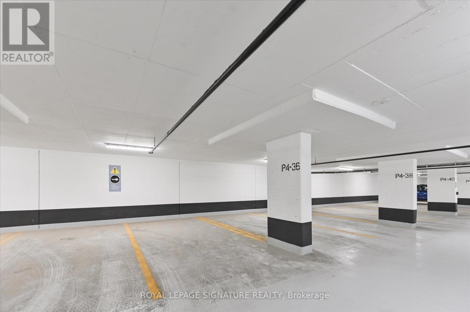 Photo 32 of 3306 38 Annie Craig Drive, Toronto ON