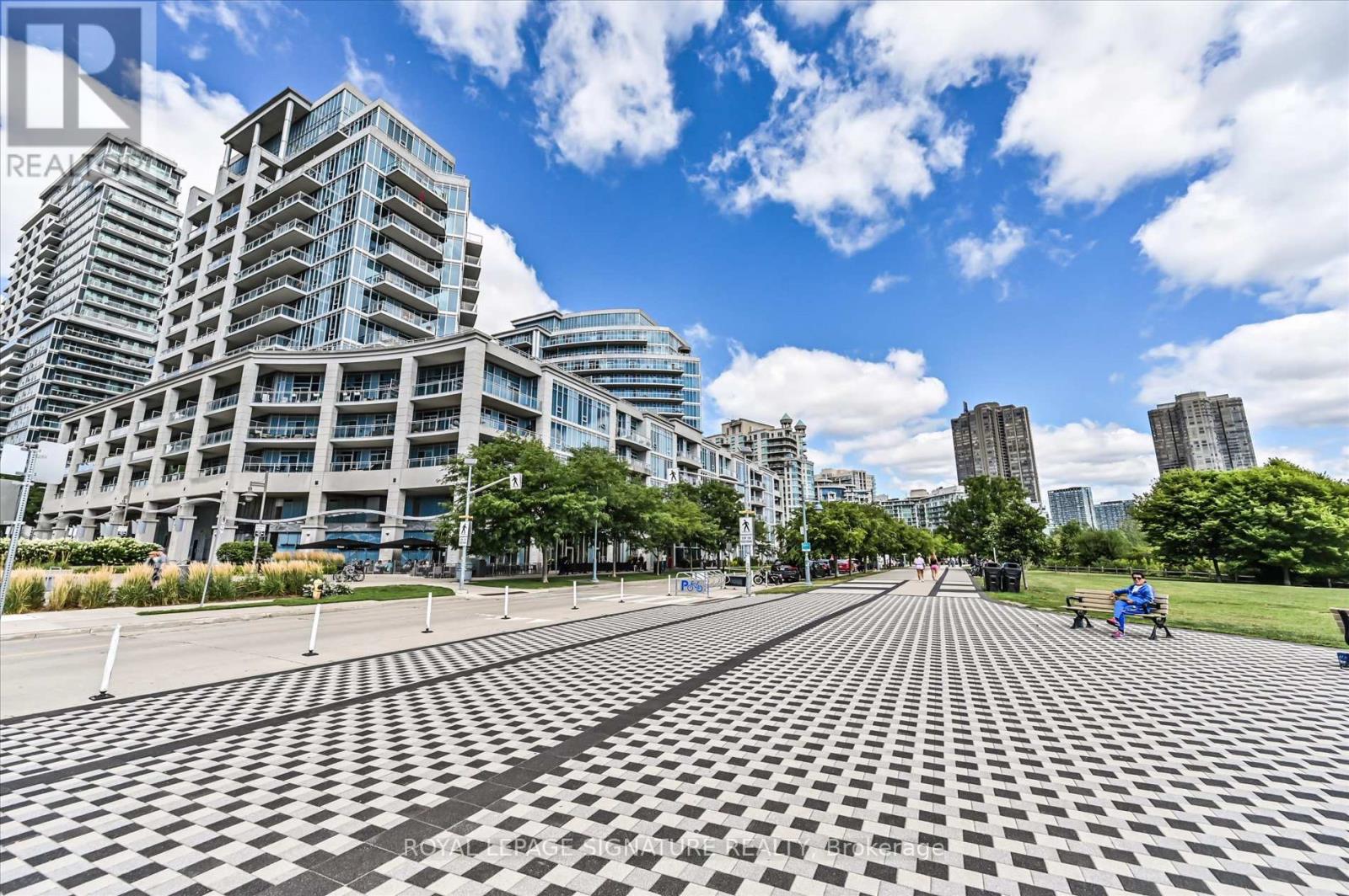 Photo 33 of 3306 38 Annie Craig Drive, Toronto ON