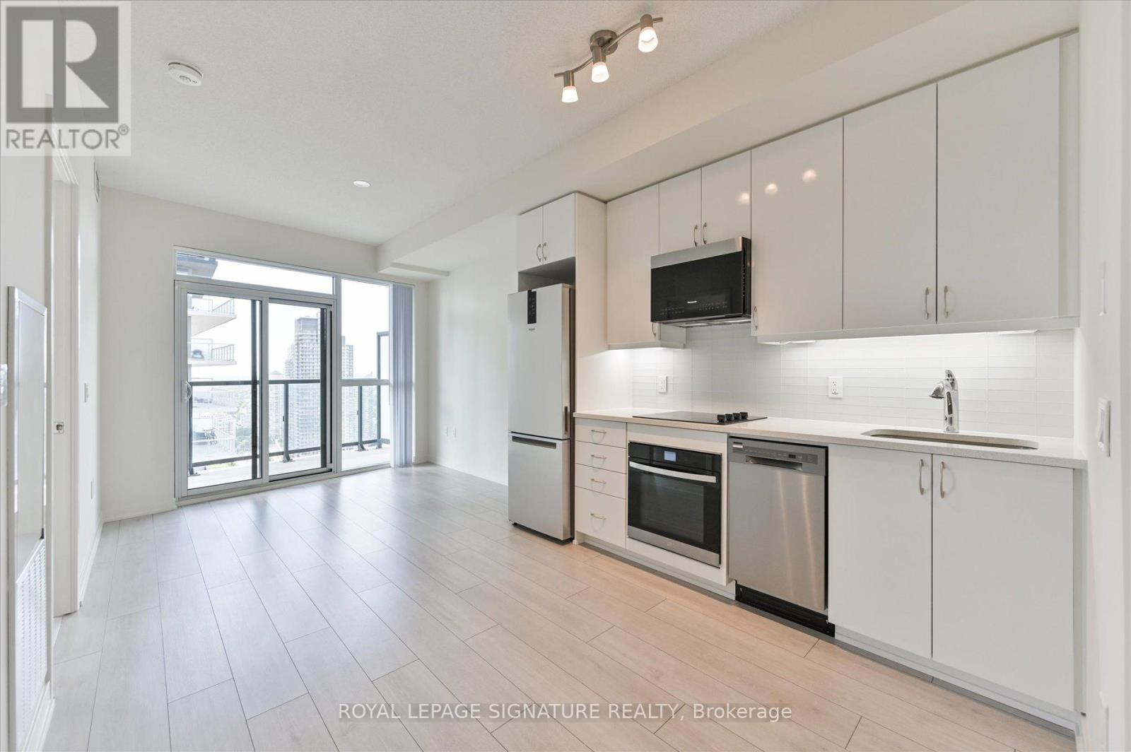Photo 8 of 3306 38 Annie Craig Drive, Toronto ON