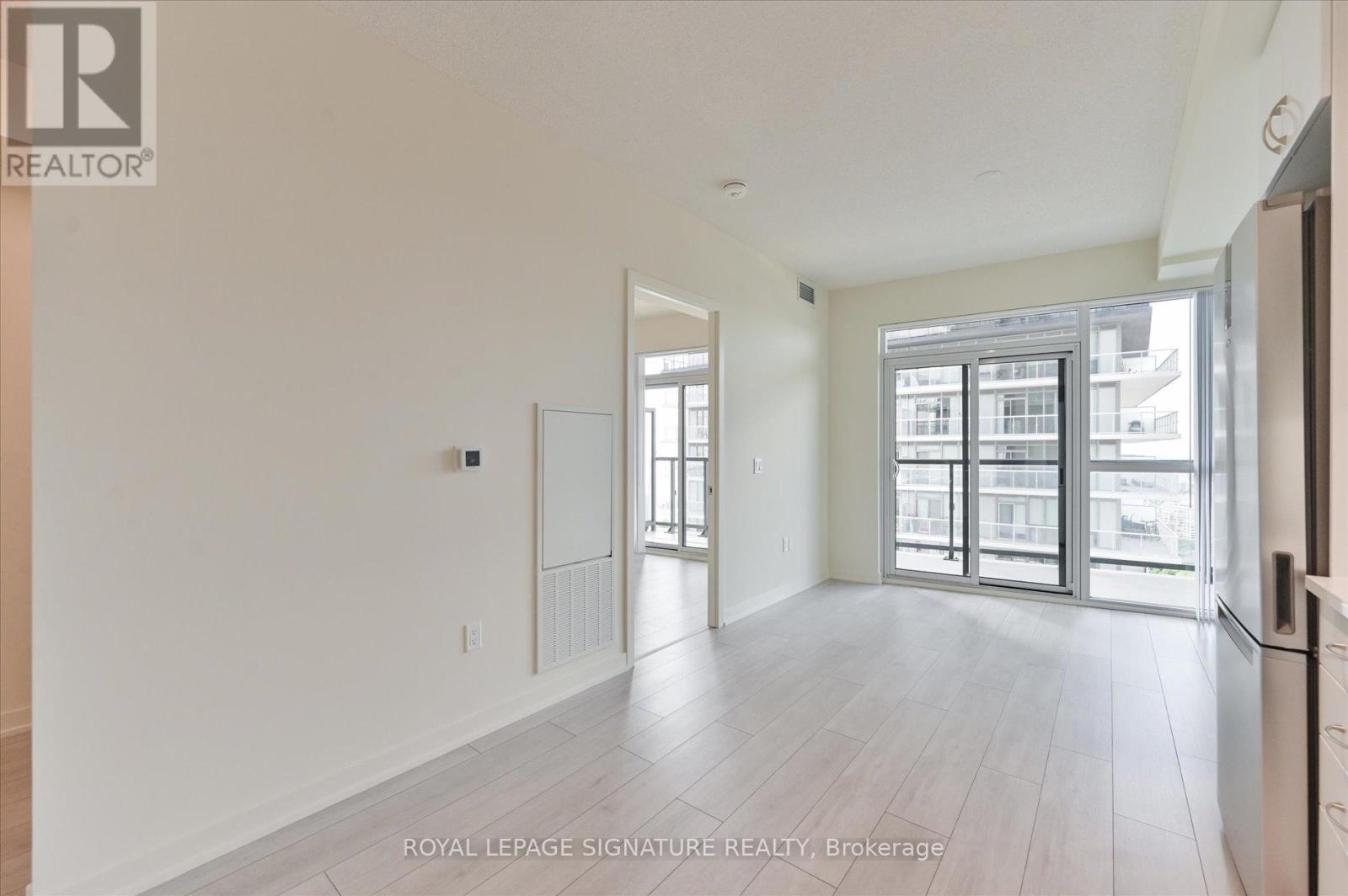Photo 9 of 3306 38 Annie Craig Drive, Toronto ON