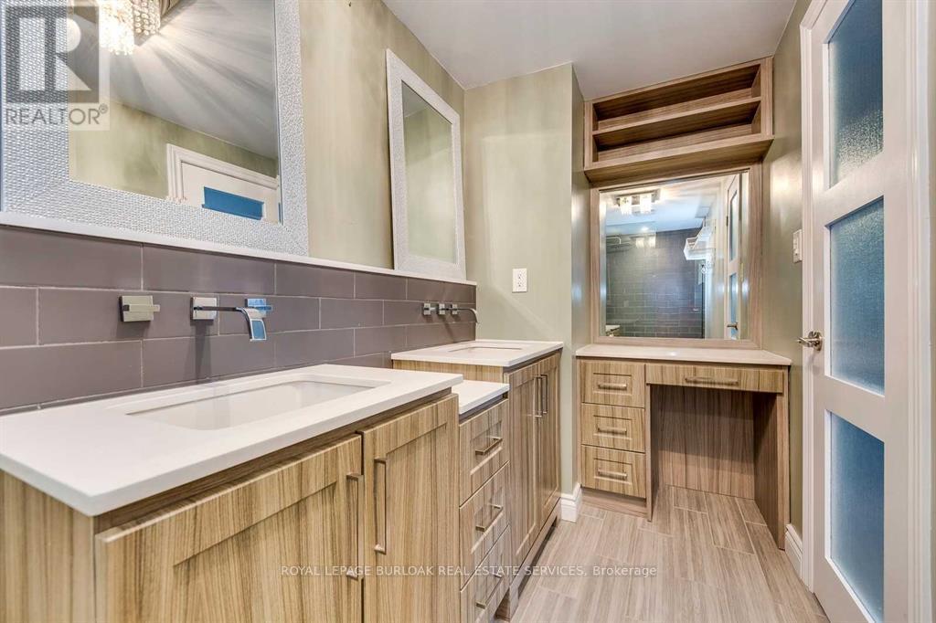 Photo 11 of 68 2272 Mowat Avenue, Oakville ON