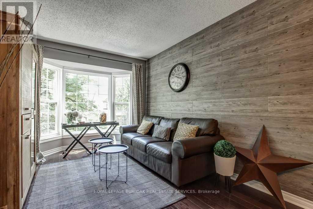 Photo 3 of 68 2272 Mowat Avenue, Oakville ON