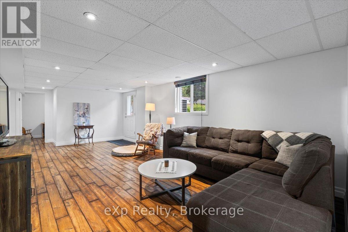 Photo 13 of 40 Arthur Street W, Minto ON