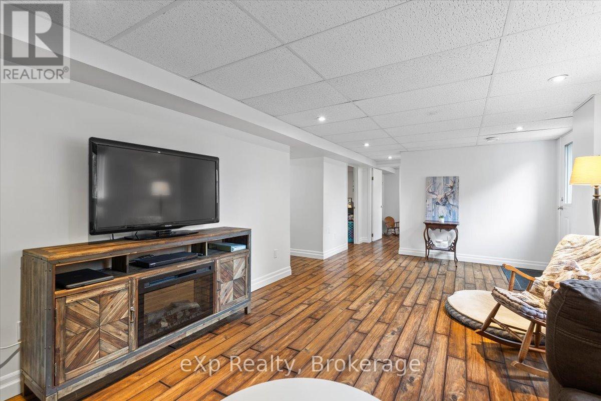 Photo 14 of 40 Arthur Street W, Minto ON