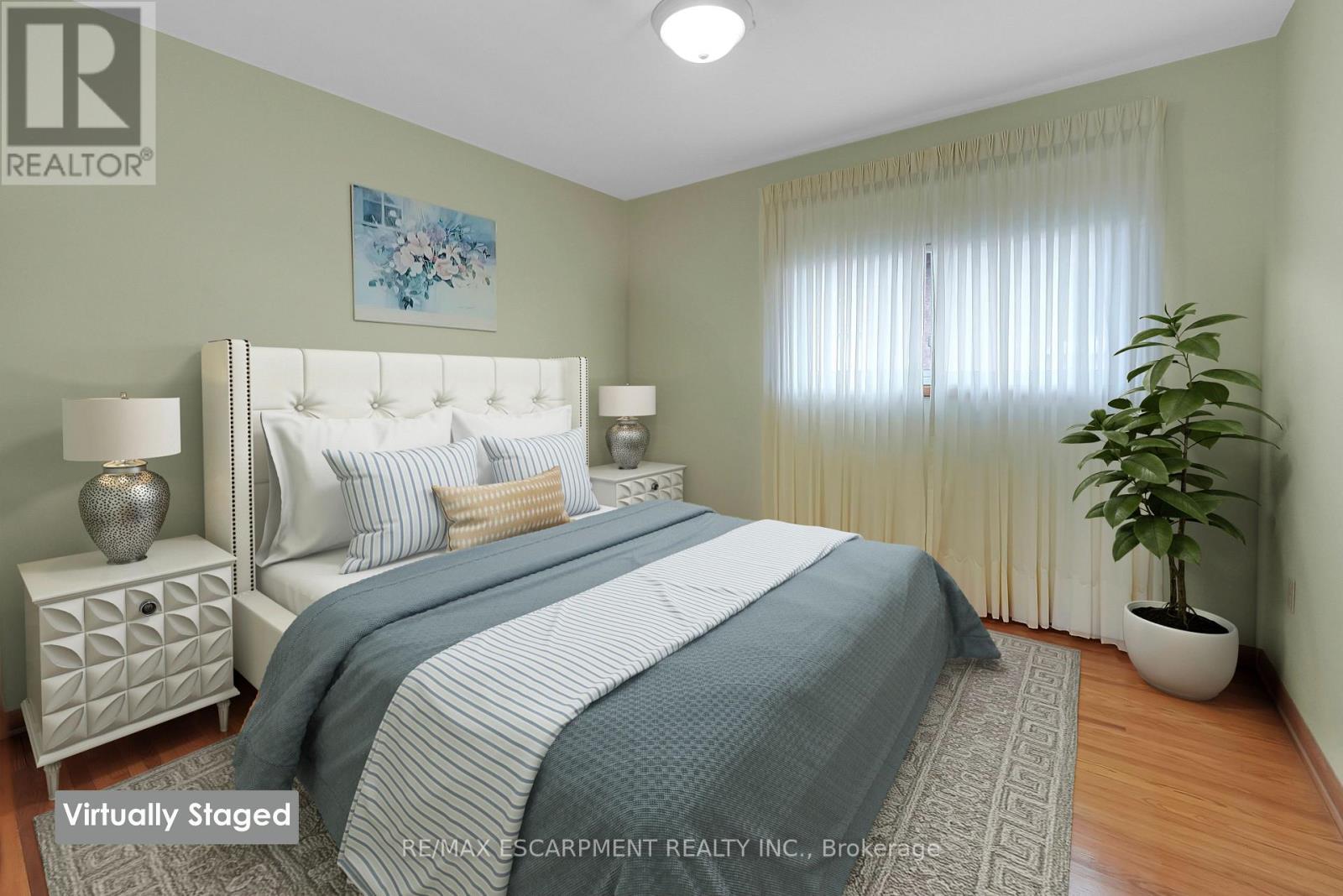 Photo 12 of 50 Louth Street, St Catharines ON