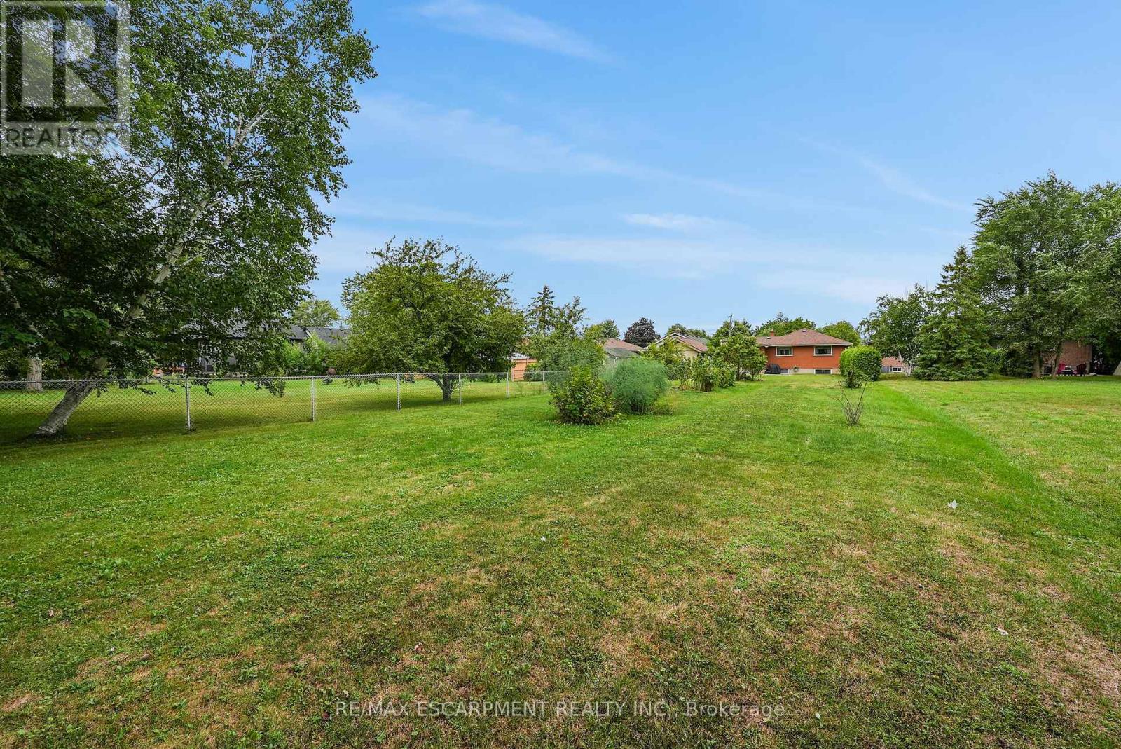 Photo 2 of 50 Louth Street, St Catharines ON