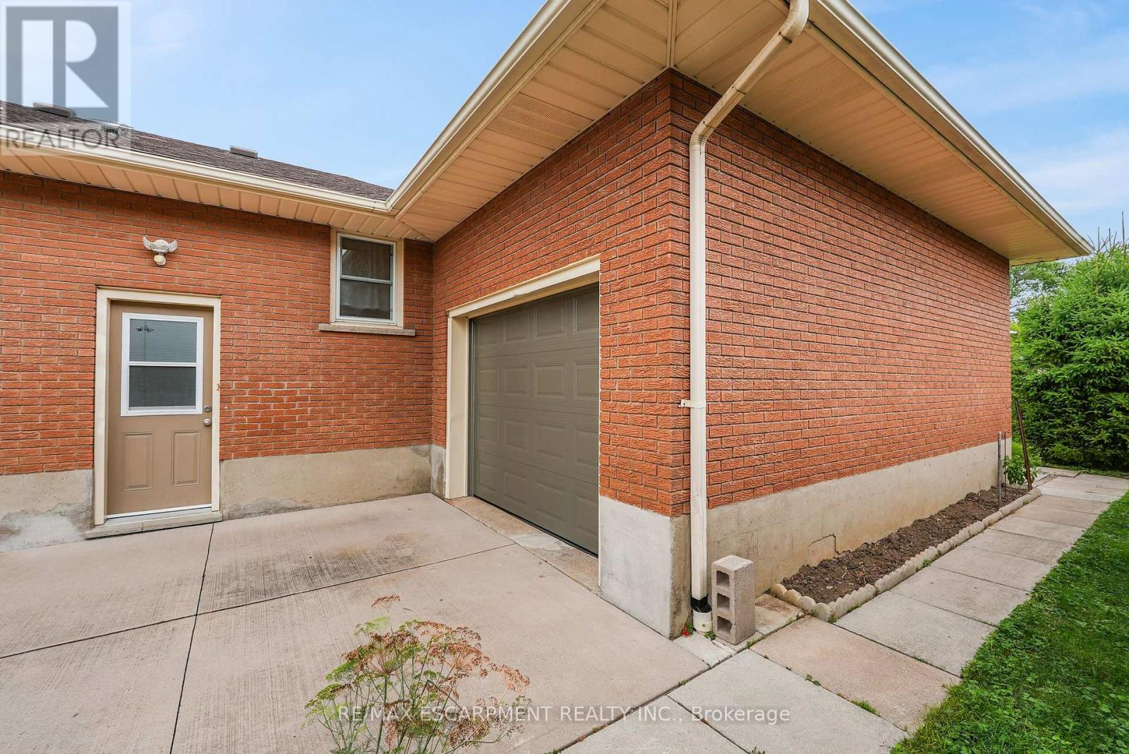 Photo 20 of 50 Louth Street, St Catharines ON