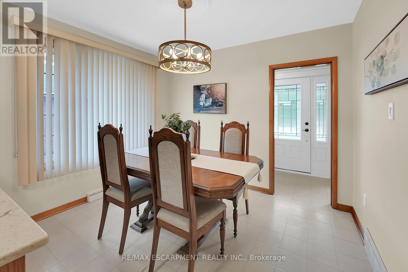 Photo 3 of 50 Louth Street, St Catharines ON