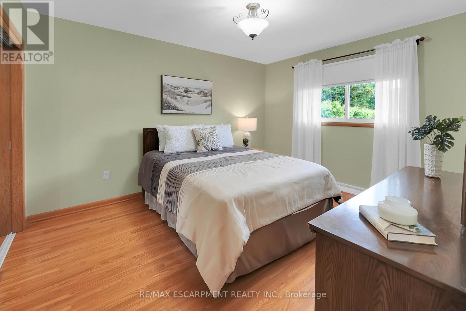 Photo 9 of 50 Louth Street, St Catharines ON