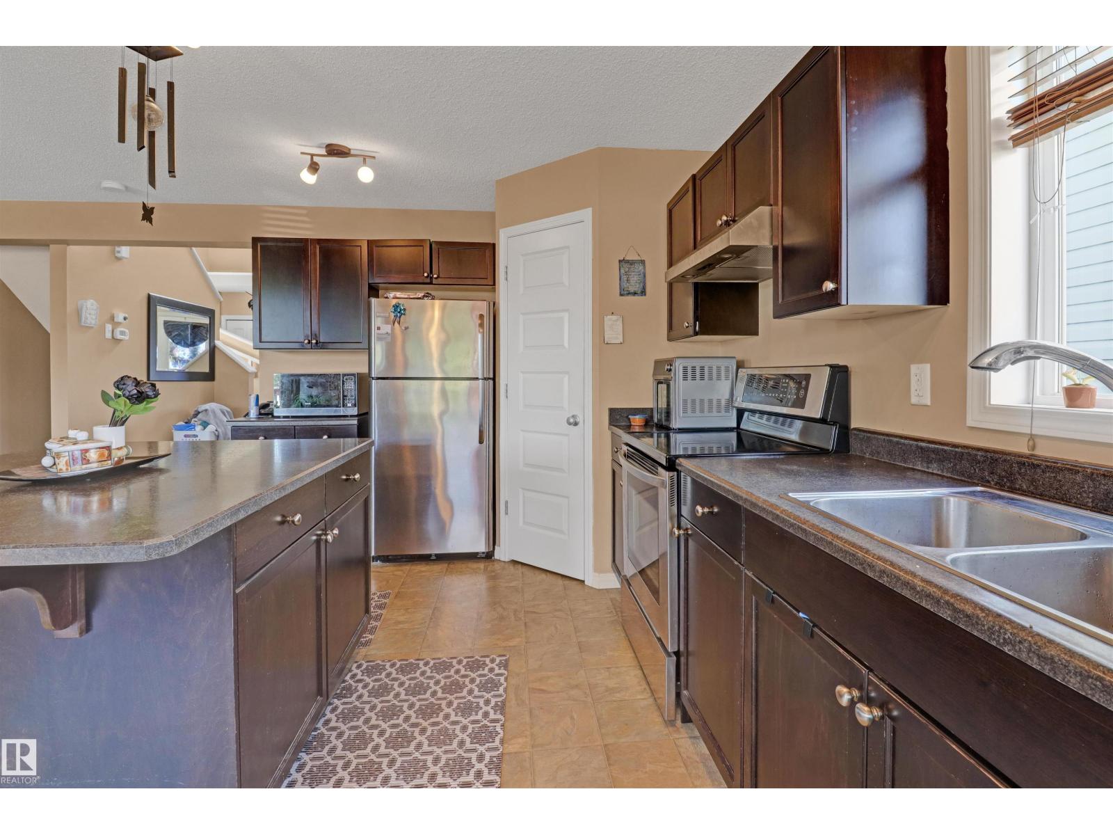 Photo 10 of 1216 36 C Ave Nw, Edmonton AB