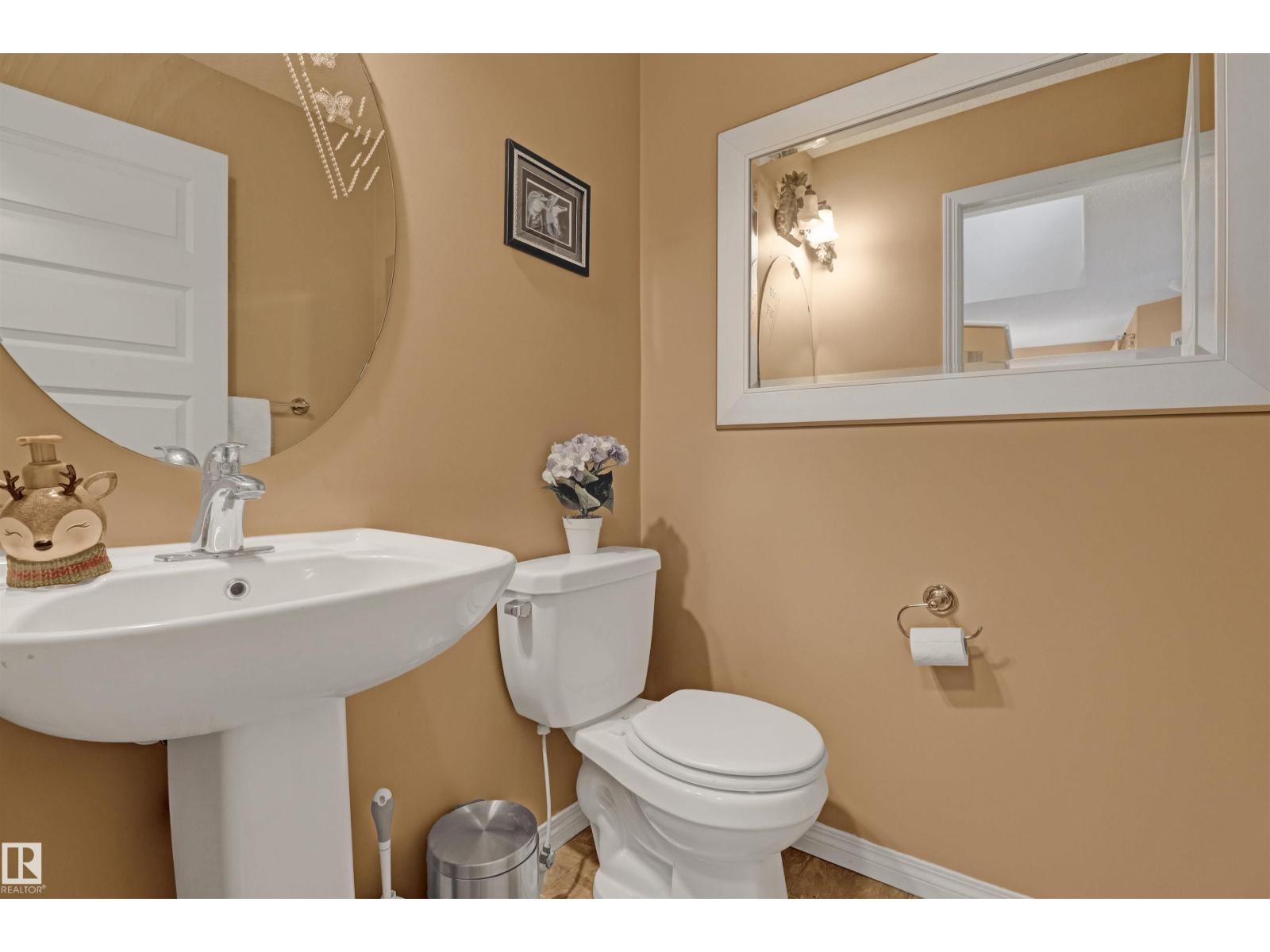 Photo 13 of 1216 36 C Ave Nw, Edmonton AB
