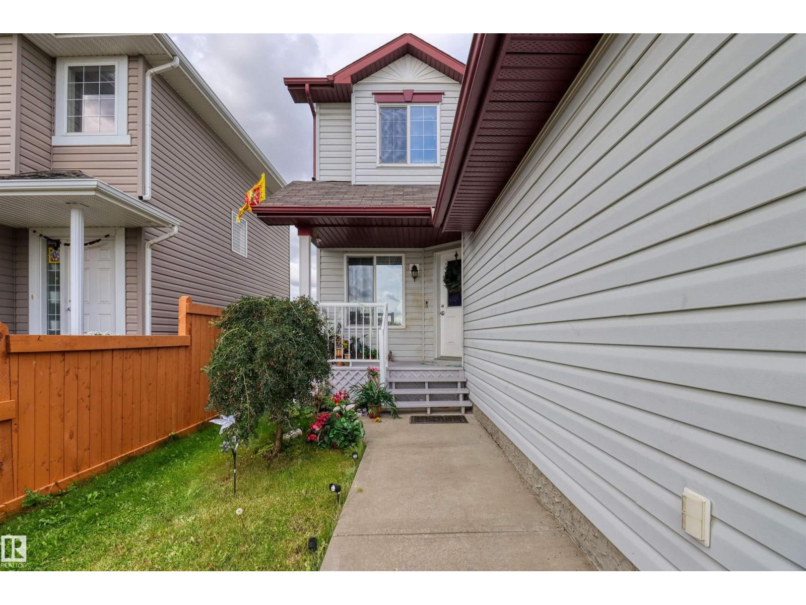 Photo 2 of 1216 36 C Ave Nw, Edmonton AB
