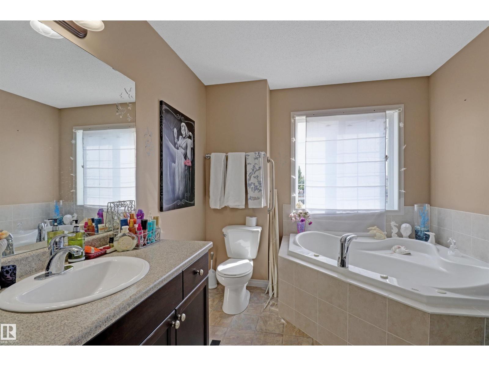 Photo 22 of 1216 36 C Ave Nw, Edmonton AB