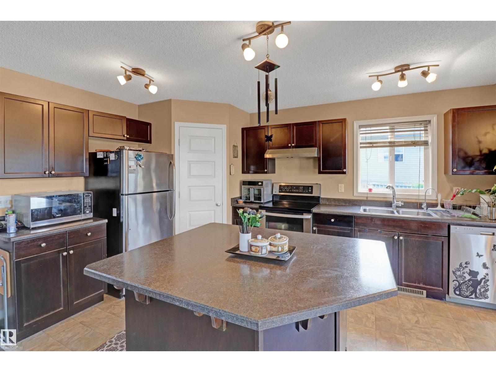 Photo 7 of 1216 36 C Ave Nw, Edmonton AB