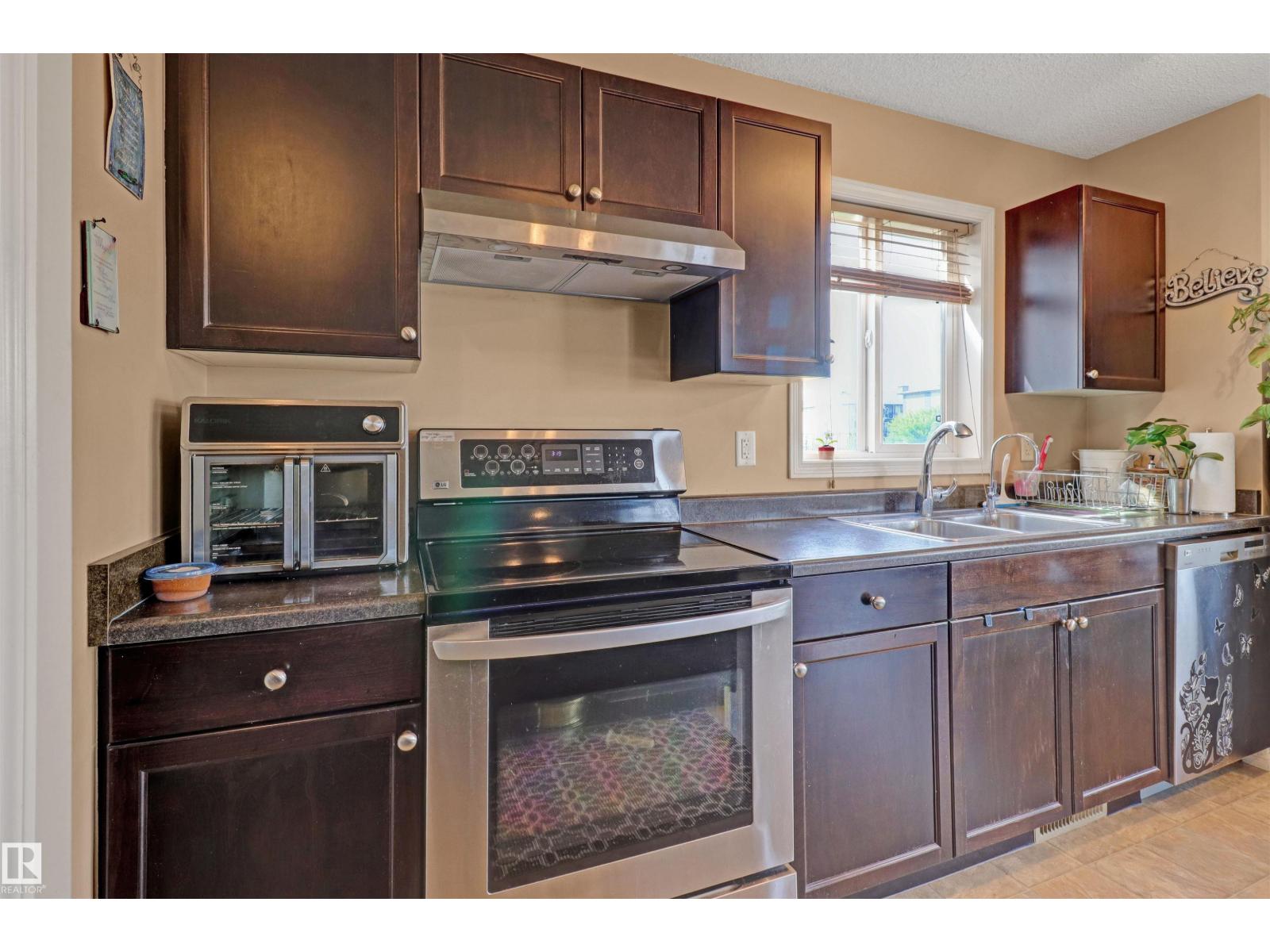 Photo 9 of 1216 36 C Ave Nw, Edmonton AB