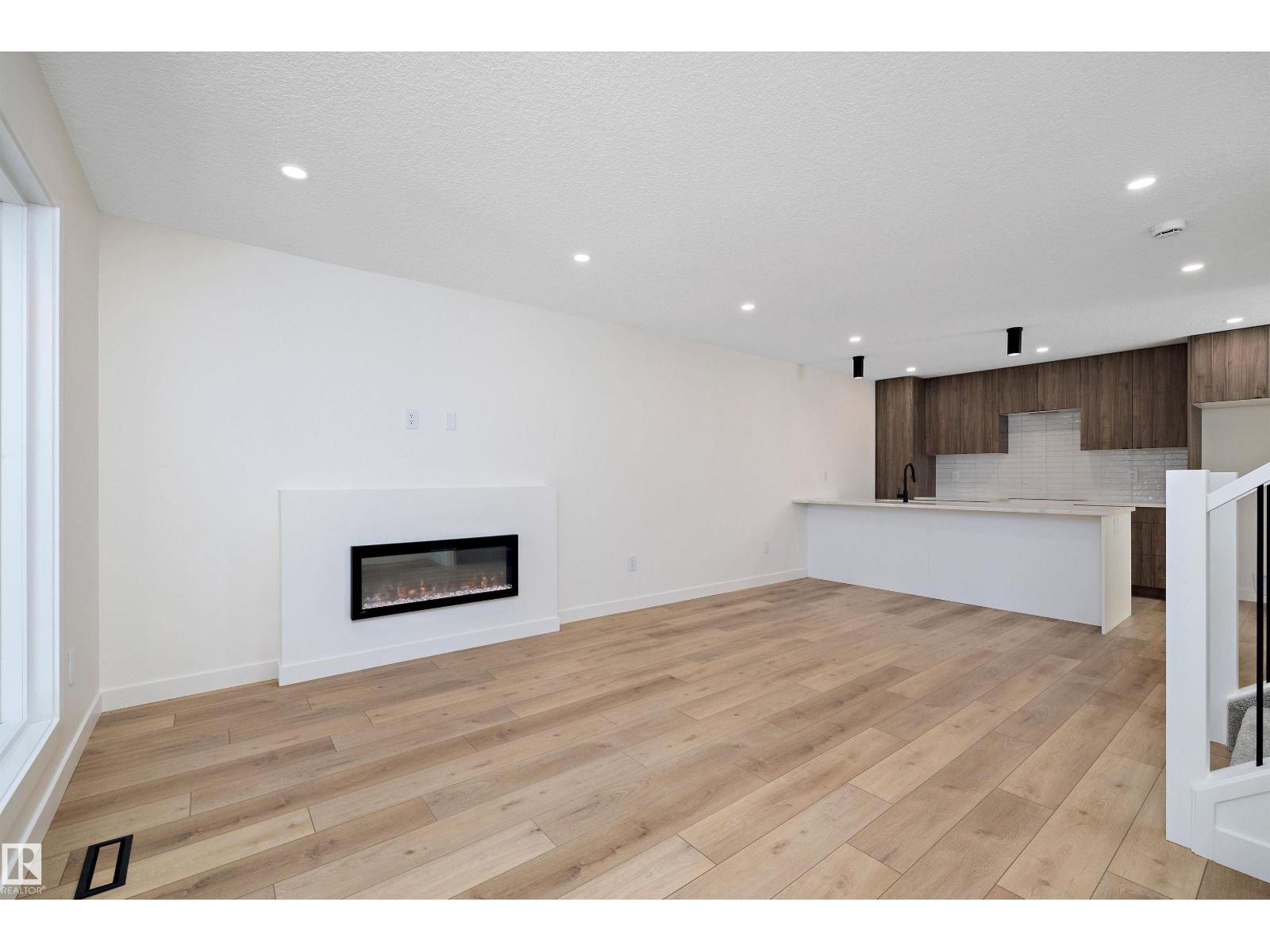 Photo 12 of 11338 89 St Nw, Edmonton AB