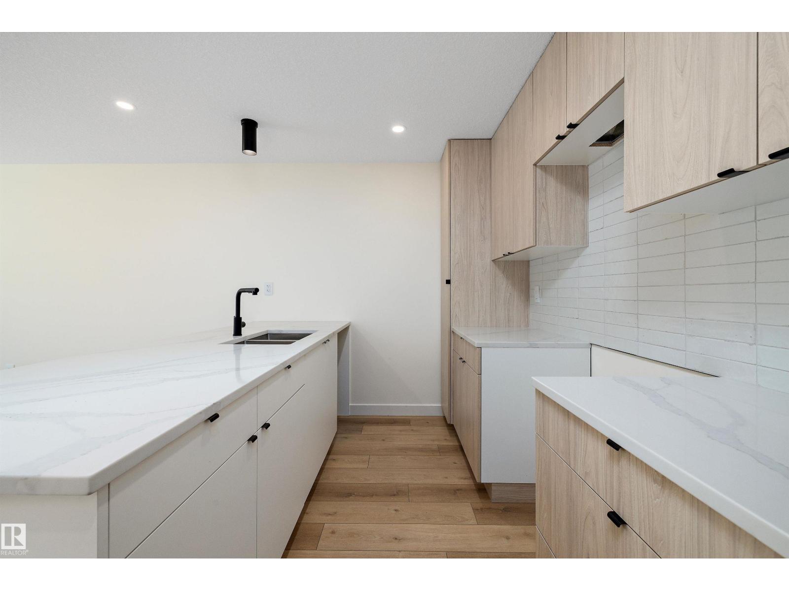 Photo 6 of 11338 89 St Nw, Edmonton AB