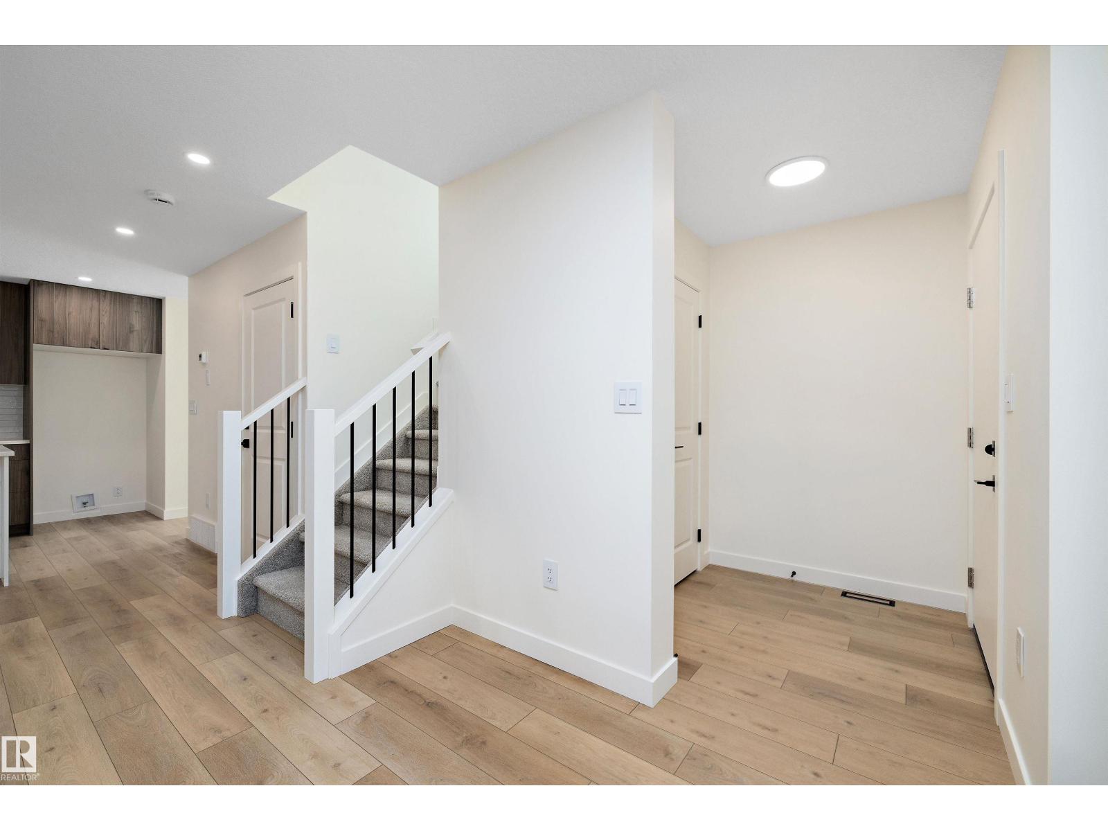 Photo 11 of 11338 89 St Nw, Edmonton AB