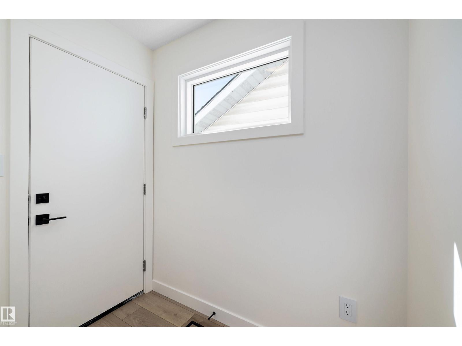 Photo 22 of 11338 89 St Nw, Edmonton AB