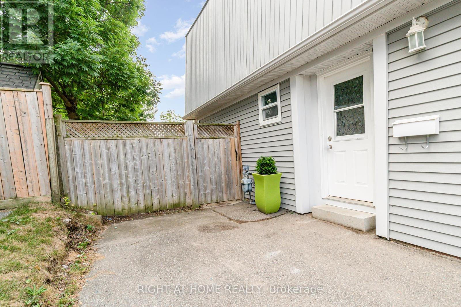 Photo 25 of 50 Roser Crescent, Clarington ON