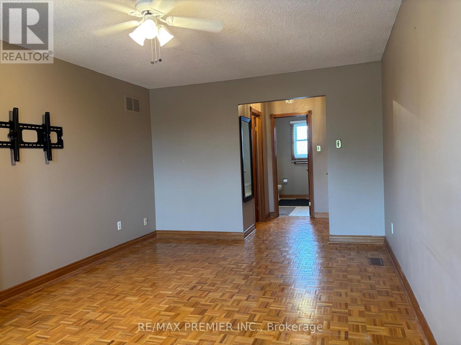 Photo 12 of 160 Fiori Drive, Vaughan ON