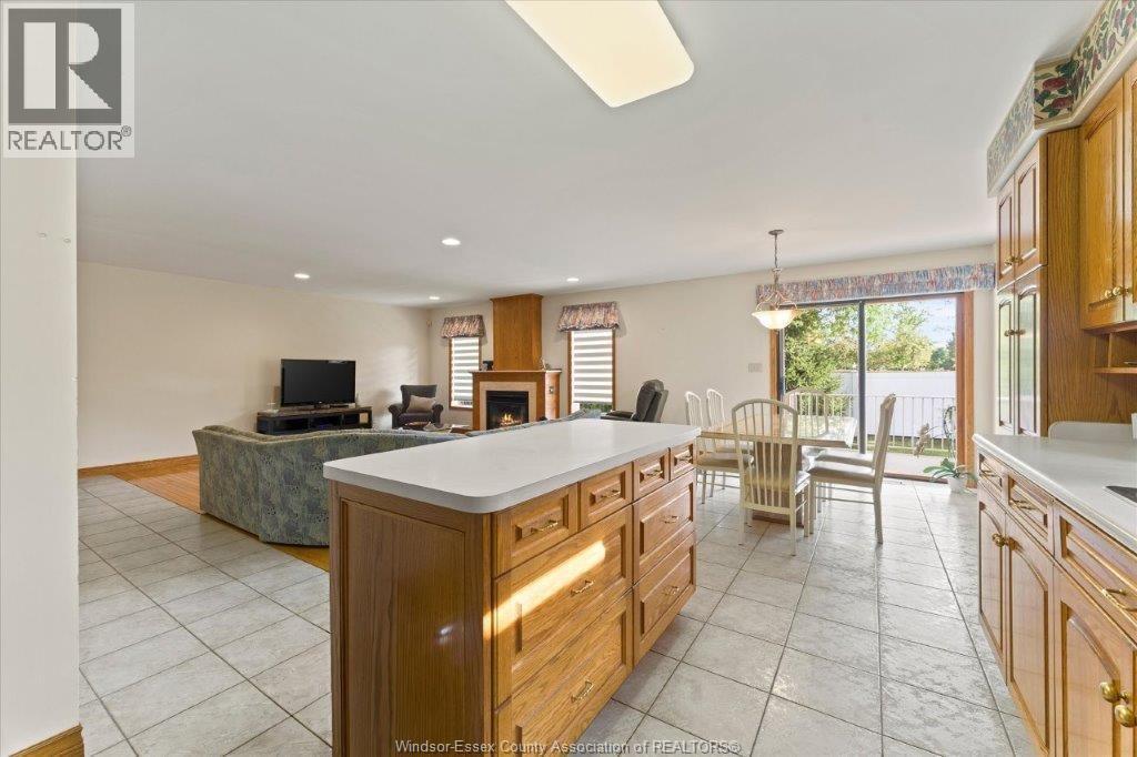 Photo 12 of 2805 Mangin Crescent, Windsor ON