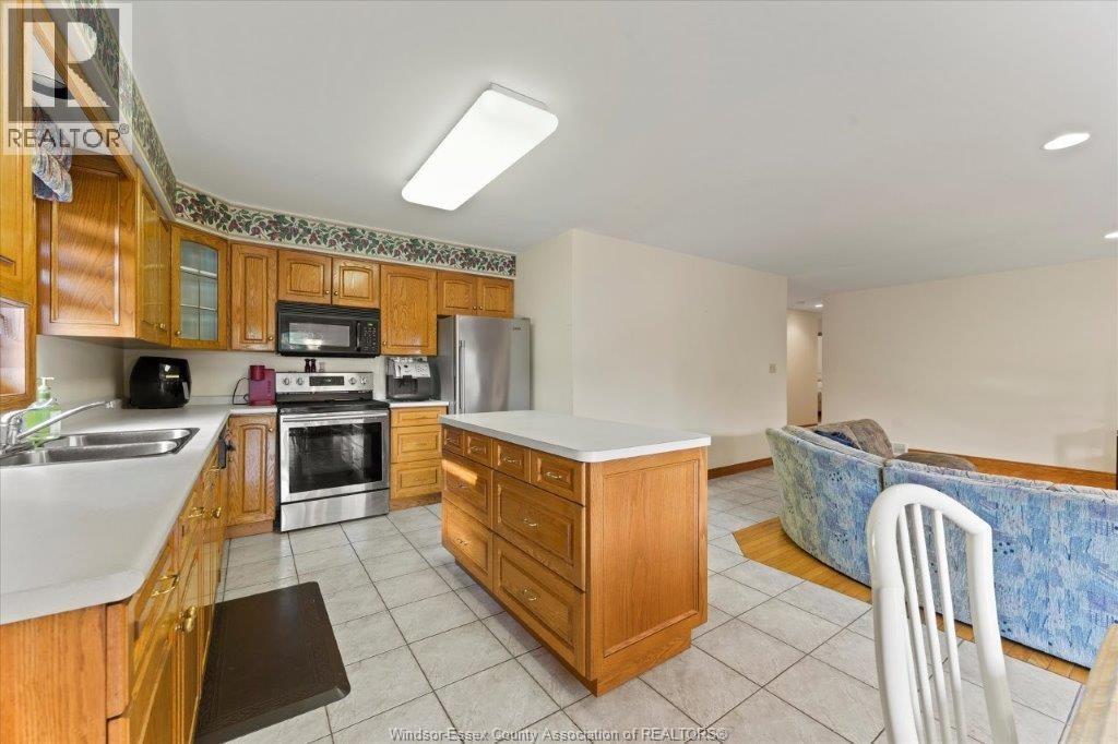 Photo 14 of 2805 Mangin Crescent, Windsor ON