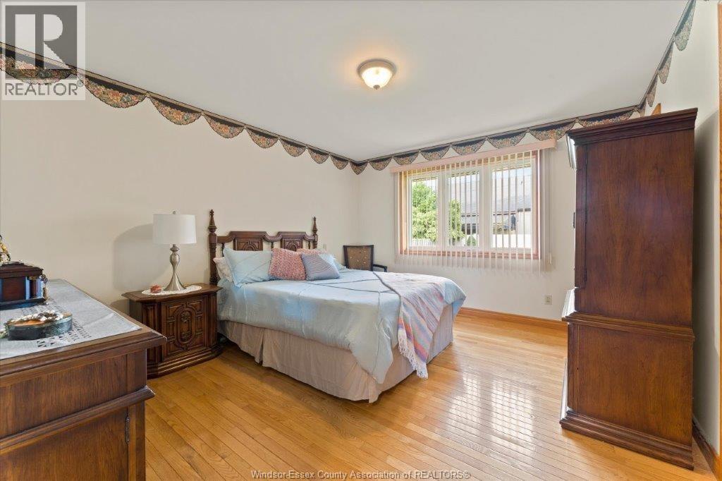 Photo 17 of 2805 Mangin Crescent, Windsor ON