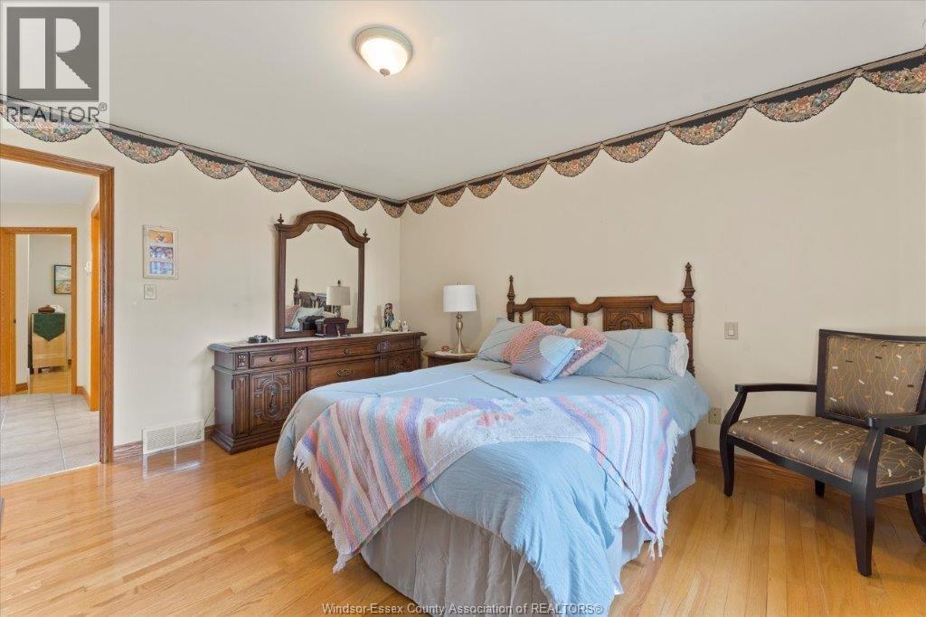 Photo 18 of 2805 Mangin Crescent, Windsor ON
