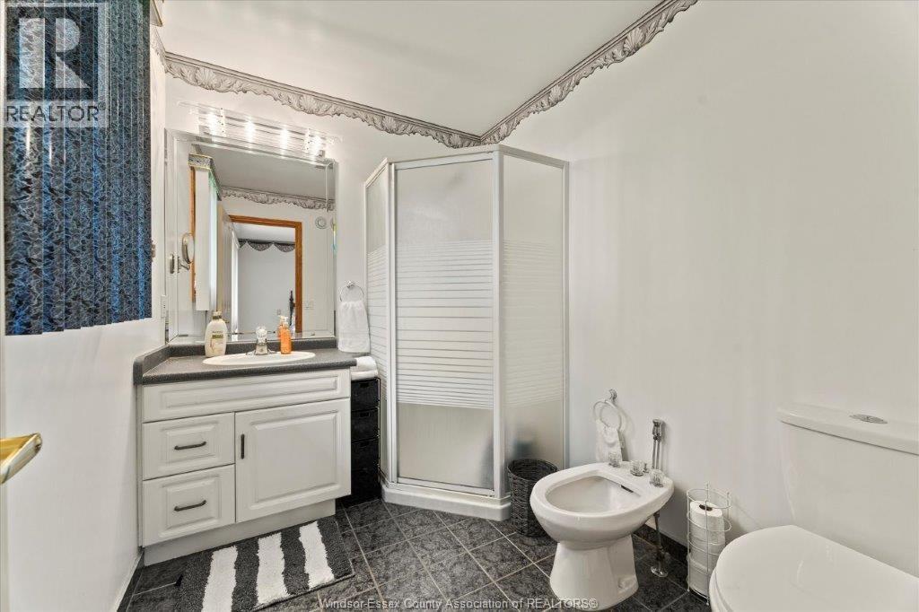Photo 19 of 2805 Mangin Crescent, Windsor ON