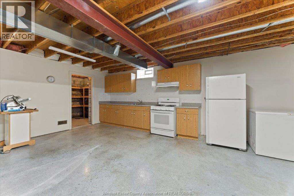 Photo 23 of 2805 Mangin Crescent, Windsor ON