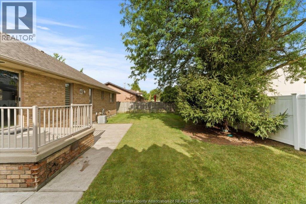 Photo 28 of 2805 Mangin Crescent, Windsor ON