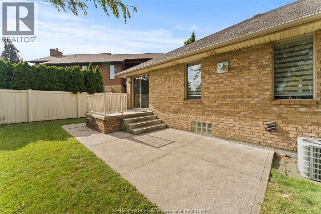 Photo 29 of 2805 Mangin Crescent, Windsor ON