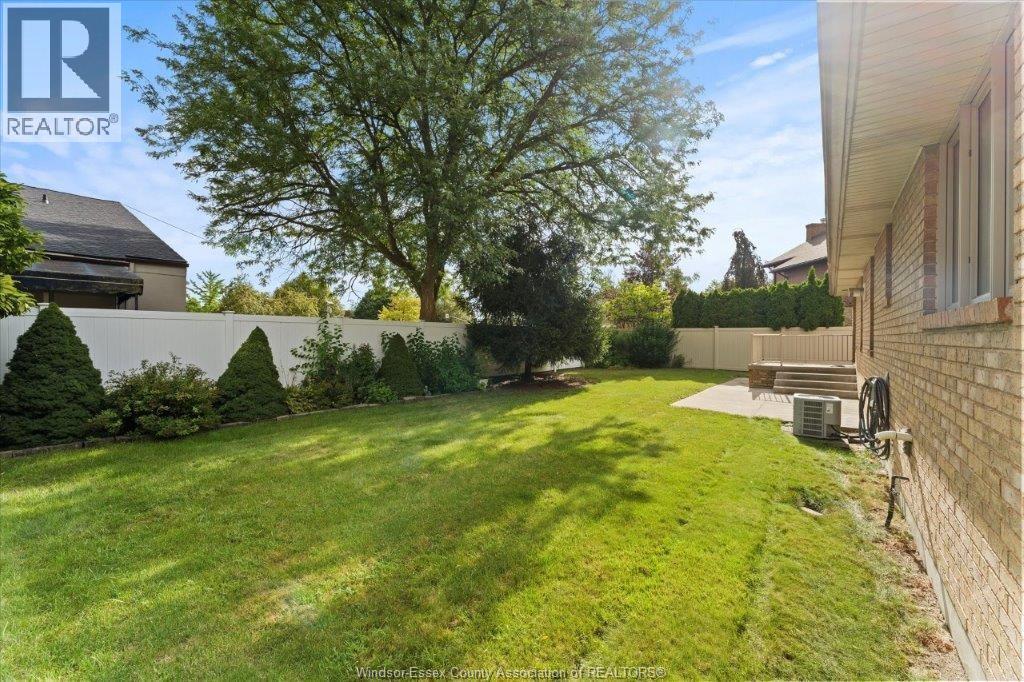 Photo 31 of 2805 Mangin Crescent, Windsor ON