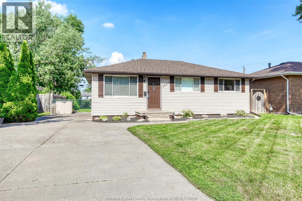Photo 2 of 2980 Clemenceau, Windsor ON