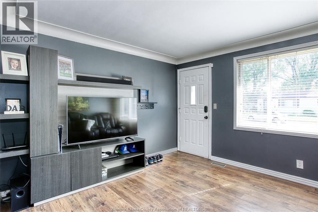 Photo 5 of 2980 Clemenceau, Windsor ON